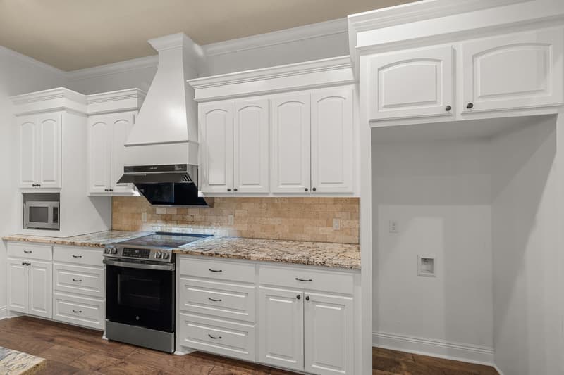 Kitchen range at 30 Broad Leaf Cove, Petal, Mississippi
